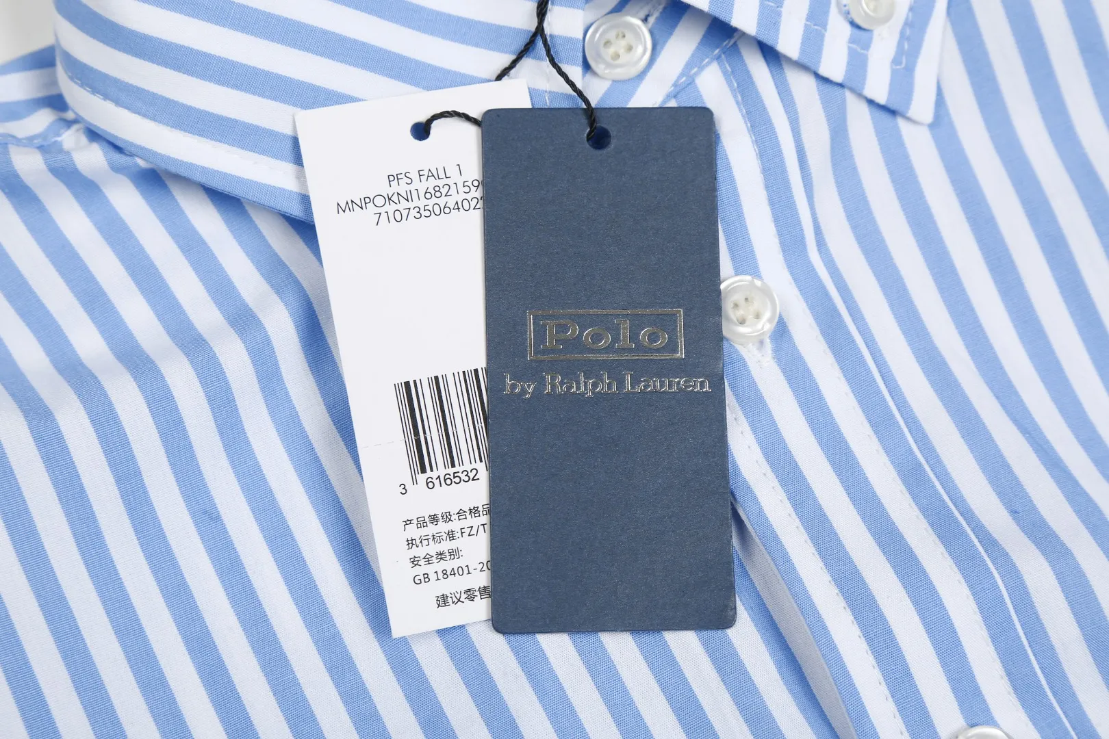 P250 White background picture [Popular new model] Style number: 25019# Color: red/green/blue Size: S to Custom dyed original pearlescent white buttons, large and small divisions, vertical eyelets ✅ - Special shaped chiffon foil is included in the collar door tube, not easy to deform and pull ✅ - RL three-color large and small vertical striped shirt, extraordinary isometric, cleverly matched stripes, diverse wear to stimulate self-expression, relaxed layering to play with the look of the four seasons